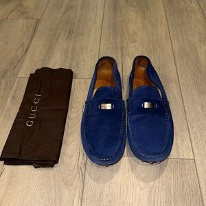Gucci men’s drivers / loafers Blue suede.